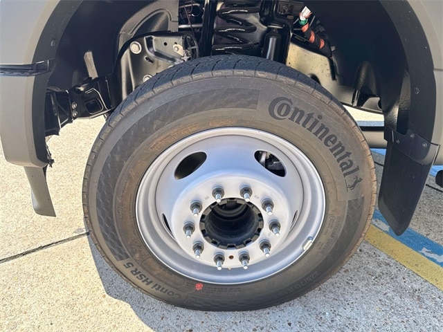 2025 Ford F-550 XL photo 2