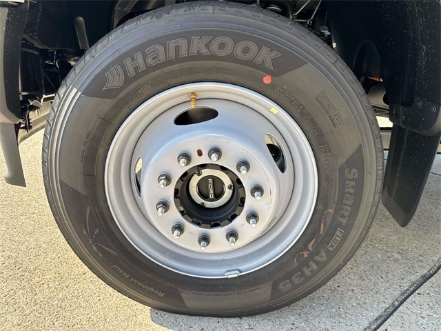 2025 Ford F-600 photo 4