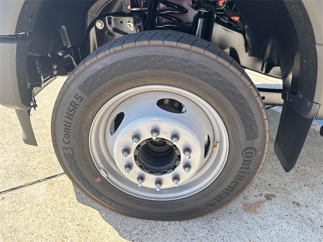 2025 Ford F-550 XL photo 2