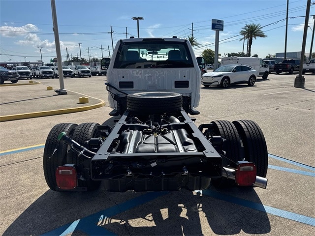 2025 Ford F-550 XL photo 4