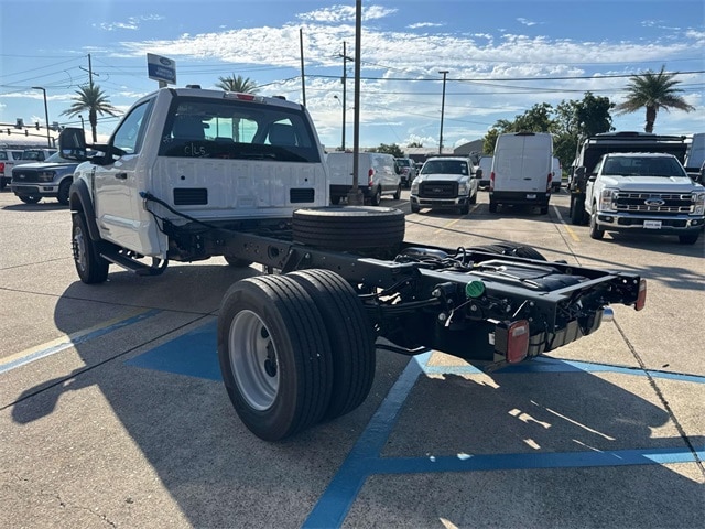 2025 Ford F-600 photo 4