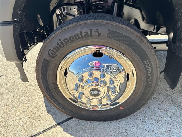 2025 Ford F-550 XL photo 2