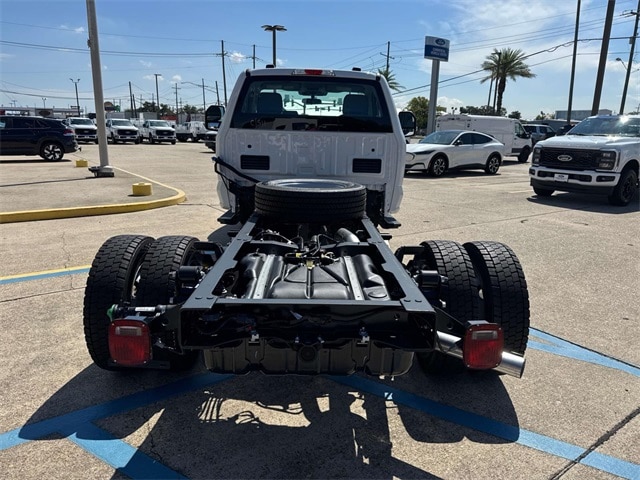 2025 Ford F-550 XL photo 4