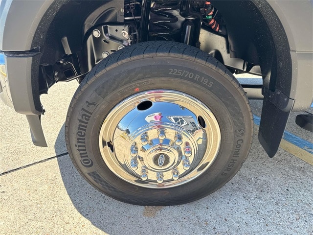 2025 Ford F-550 XL photo 3