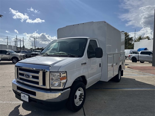 2025 Ford E-350 Base photo 3