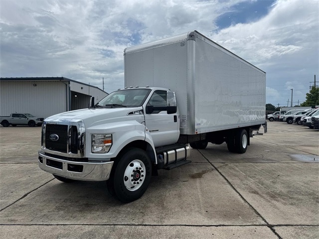 2025 Ford F-750 Base photo 3