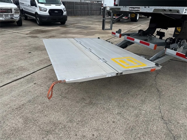 2025 Ford F-750 Base photo 2