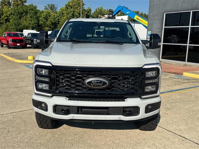 2025 Ford F-350 Lariat photo 3