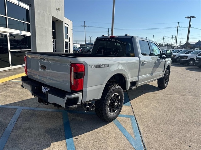 2025 Ford F-350 Lariat photo 2