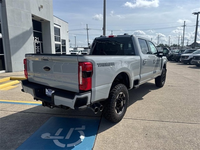 2025 Ford F-350 Lariat photo 2