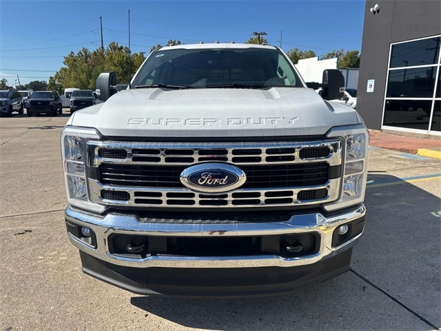 2025 Ford F-350 XL photo 2