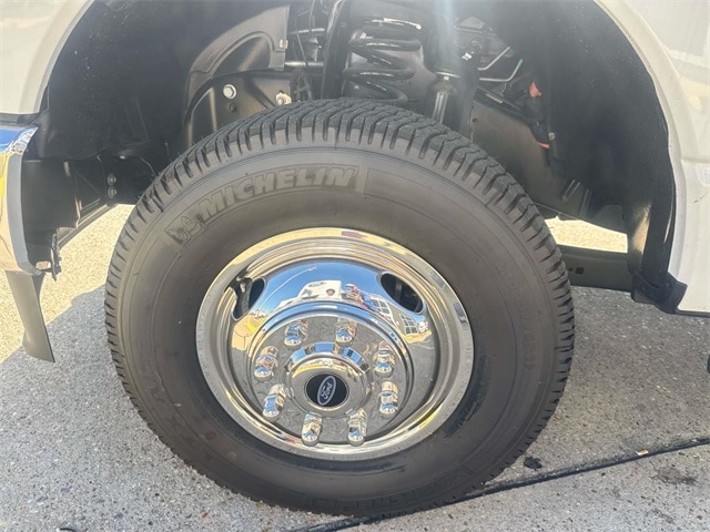 2025 Ford F-350 XL photo 4