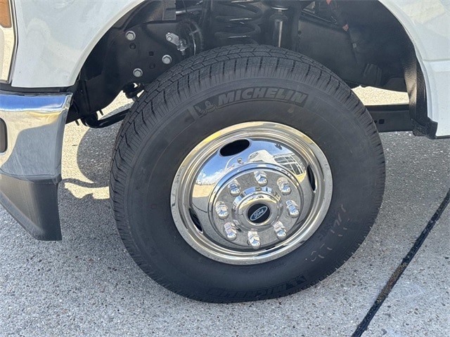 2025 Ford F-350 XL photo 3