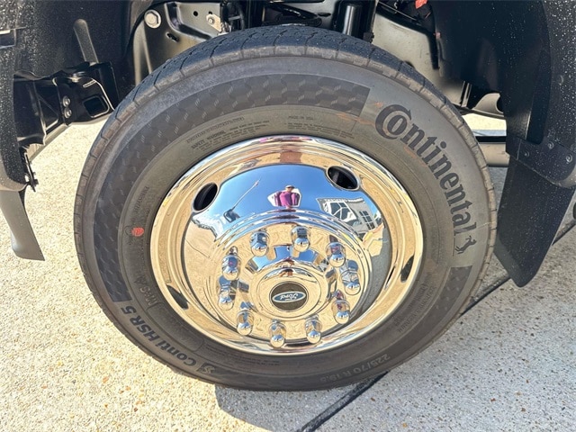 2025 Ford F-550 XL photo 3