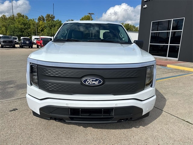 2025 Ford F-150 Lightning photo 2