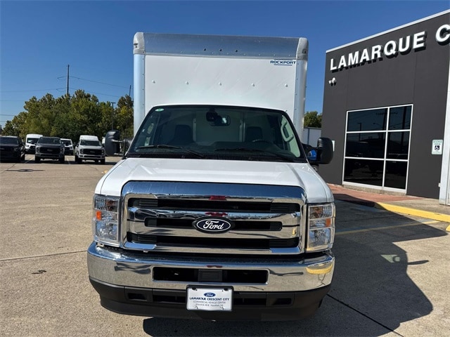 2026 Ford E-450 photo 3