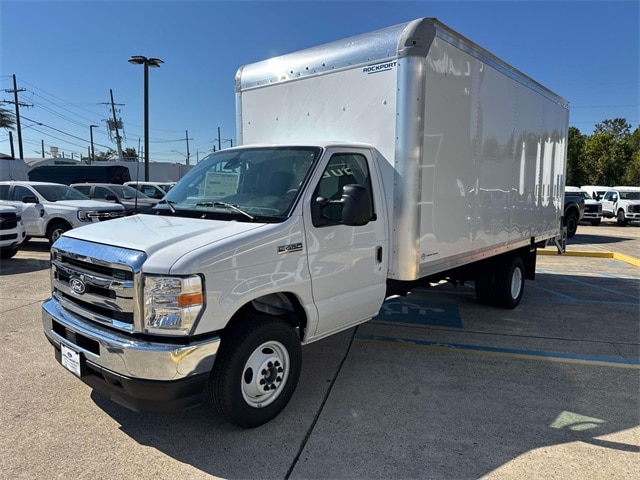 2026 Ford E-450 photo 4
