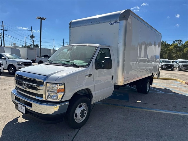 2026 Ford E-450 photo 2