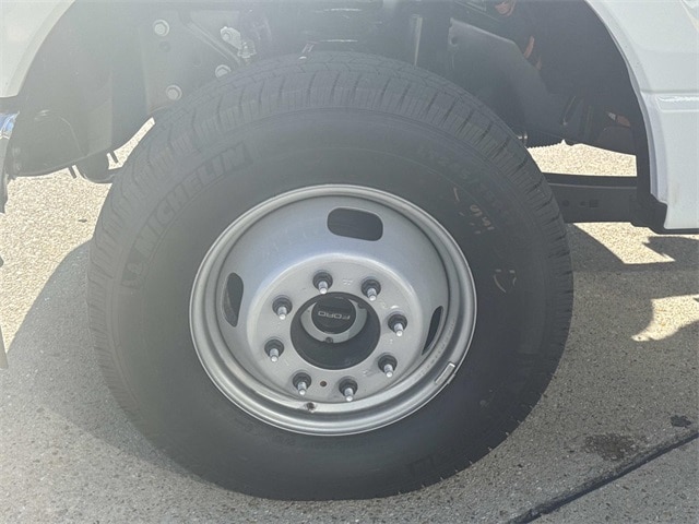 2026 Ford F-350 XL photo 4