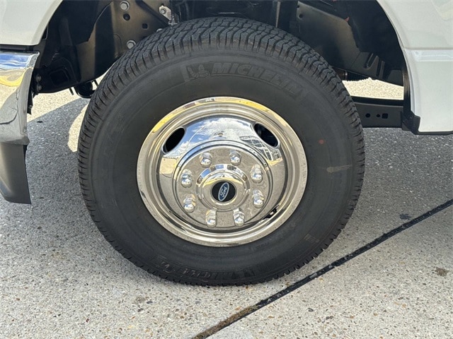 2026 Ford F-350 XL photo 2