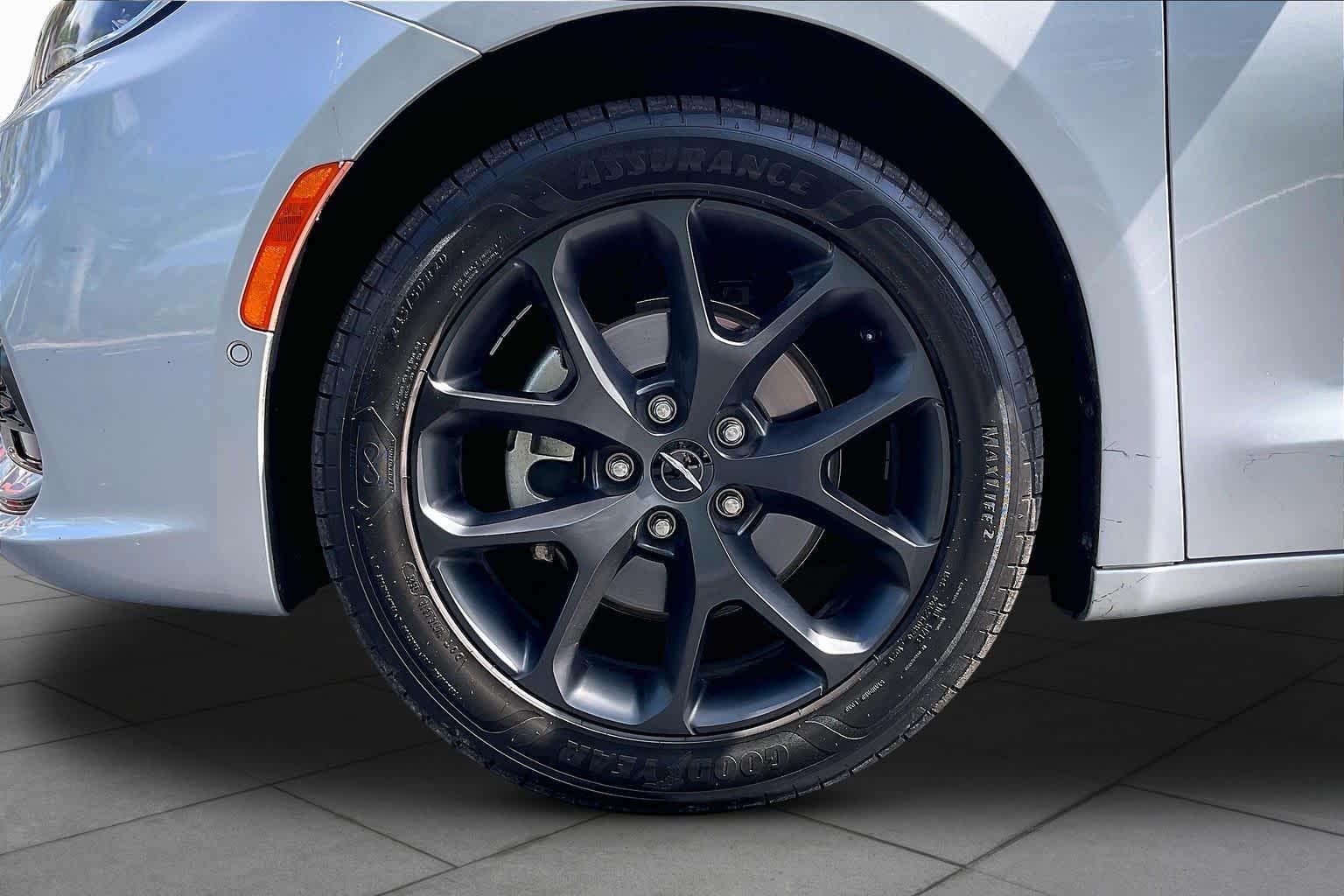 Used 2023 Chrysler Pacifica - photo 12