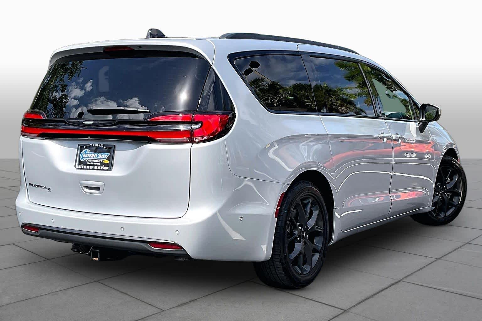 Used 2023 Chrysler Pacifica - photo 16