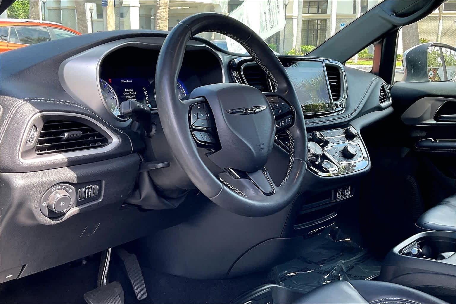 Used 2023 Chrysler Pacifica - photo 17