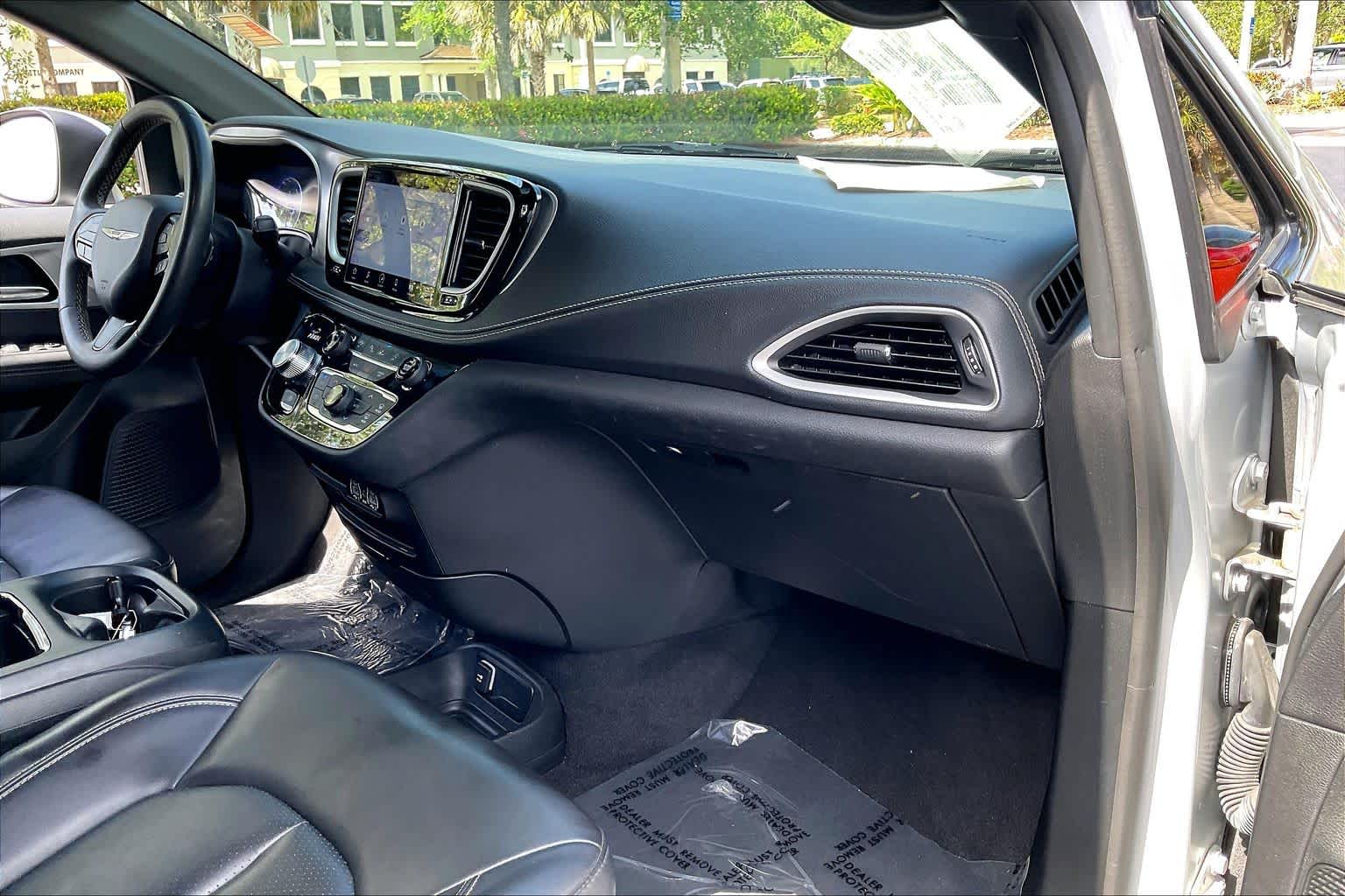 Used 2023 Chrysler Pacifica - photo 19