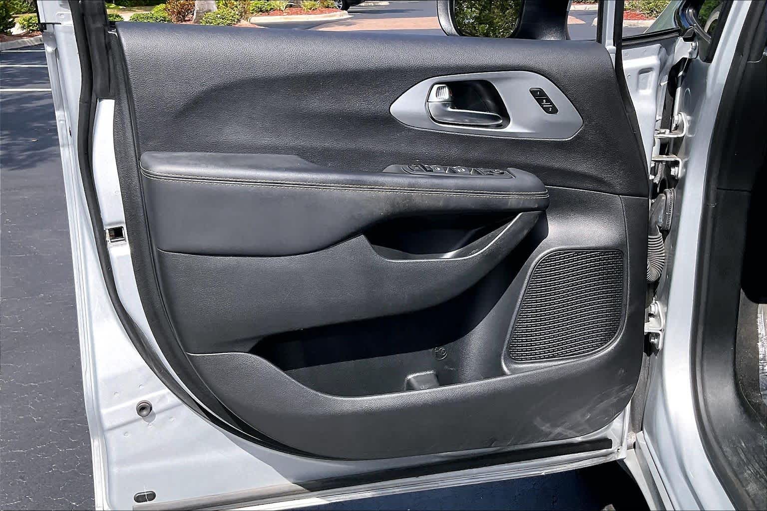Used 2023 Chrysler Pacifica - photo 26