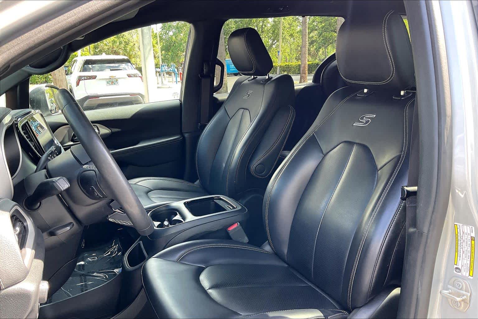 Used 2023 Chrysler Pacifica - photo 28