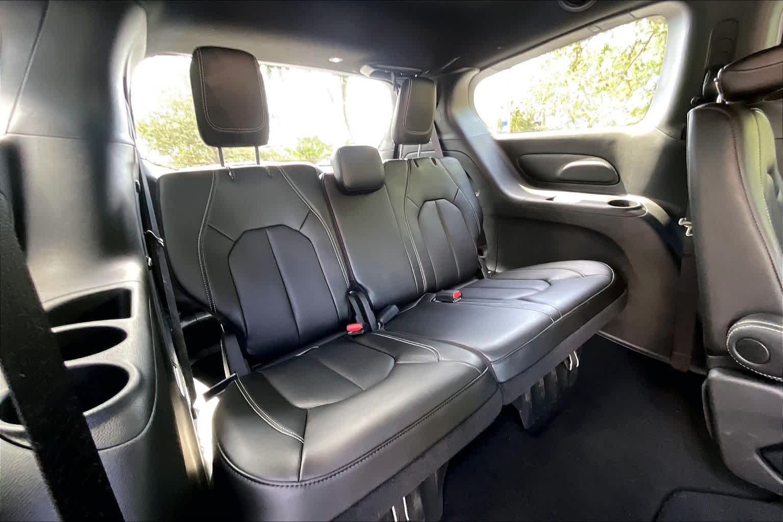 Used 2023 Chrysler Pacifica - photo 31