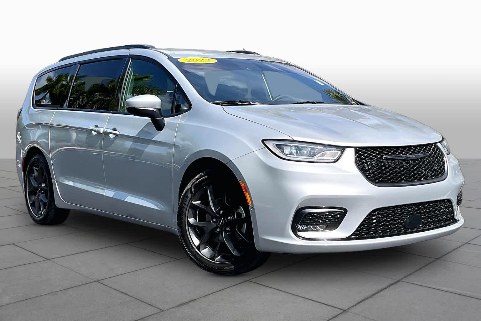 Used 2023 Chrysler Pacifica - photo 5