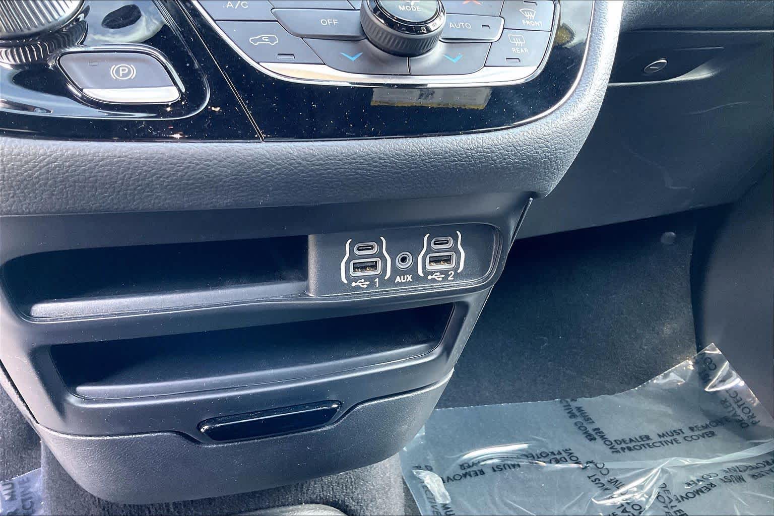 Used 2023 Chrysler Pacifica - photo 38