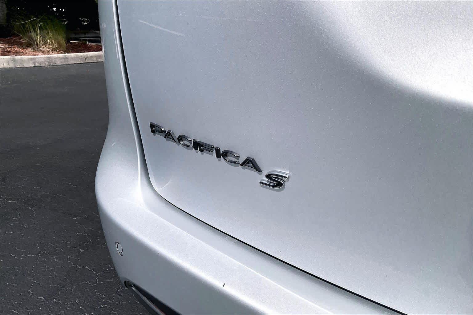 Used 2023 Chrysler Pacifica - photo 11