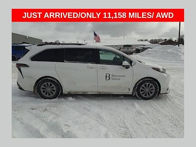 Used 2023 Toyota Sienna - photo 1