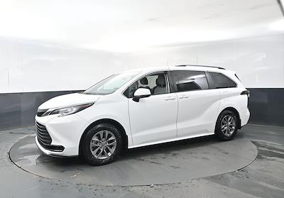 Used 2023 Toyota Sienna - photo 1