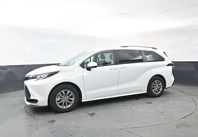 Used 2023 Toyota Sienna - photo 1