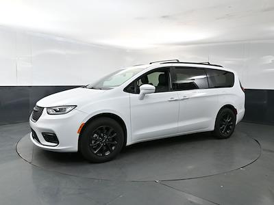 2022 Chrysler Pacifica AWD Minivan for sale #109557A - photo 2
