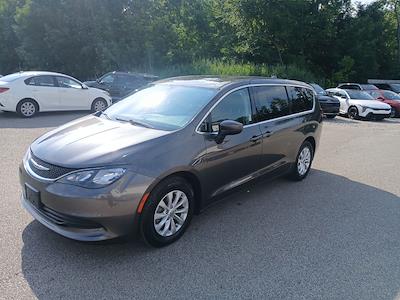 2017 Chrysler Pacifica FWD Minivan for sale #426405A - photo 1