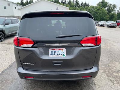 2017 Chrysler Pacifica FWD Minivan for sale #426405A - photo 2