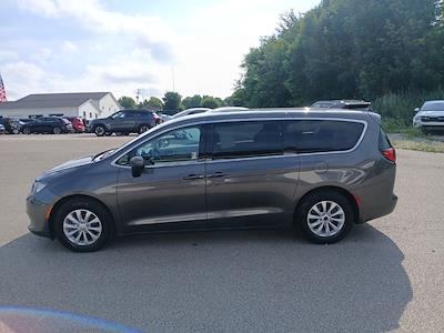 2017 Chrysler Pacifica FWD Minivan for sale #426405A - photo 2