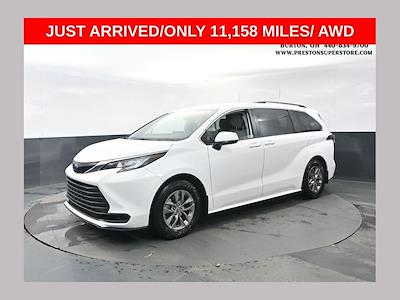 Used 2023 Toyota Sienna - photo 1