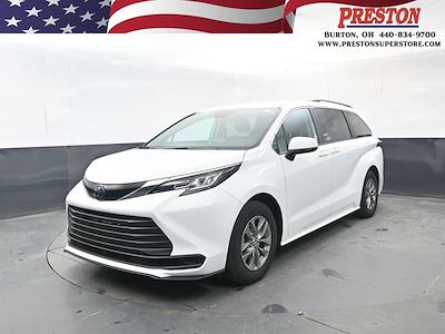 Used 2023 Toyota Sienna - photo 1