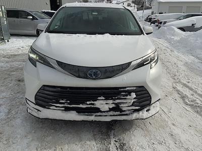 Used 2023 Toyota Sienna - photo 1