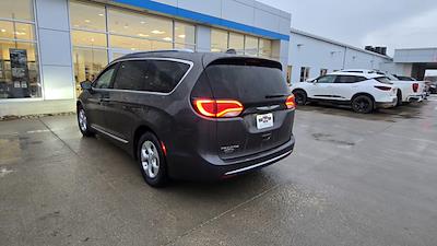 2017 Chrysler Pacifica FWD, Minivan for sale #31716B - photo 2