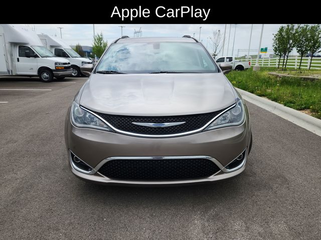 Used 2018 Chrysler Pacifica - photo 2