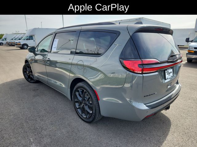 Used 2021 Chrysler Pacifica - photo 7