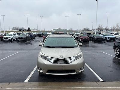 Used 2016 Toyota Sienna - photo 1
