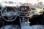 Used 2020 Toyota Highlander XLE for sale #27715 - photo 13