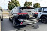 Used 2020 Toyota Highlander XLE for sale #27715 - photo 2
